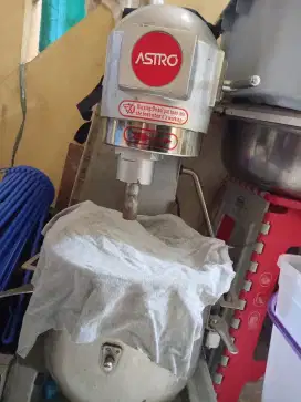 Dijual mixer astro ,bekas,ukuran 10 liter