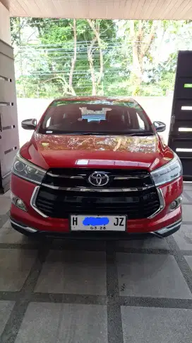 Toyota Innova Venturer Diesel Matic tahun 2019 warna Merah