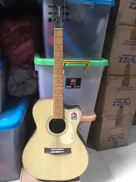 Di Jual Gitar akustik merek Lakewood