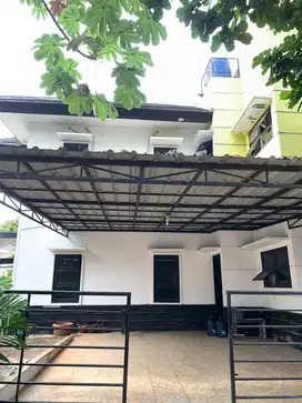 Rumah kost 13kamar di kencana loka hoek selatan barat