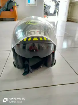 Helm KYT hijau keadaan bagus tanpa lecet