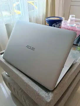 Laptop Asus X441U Core i3 RAM 4GB SSD Mulus Noken