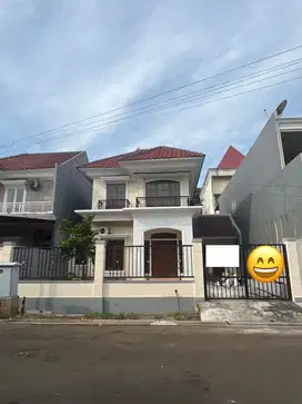 Disewakan rumah siaphuni bagus di Harapan Indah Regency Bekasi