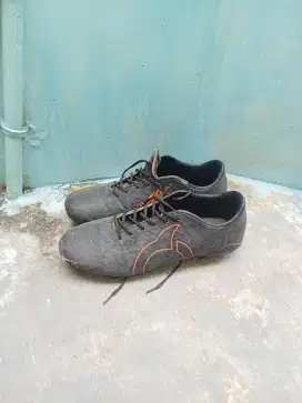 Sepatu sepak bola