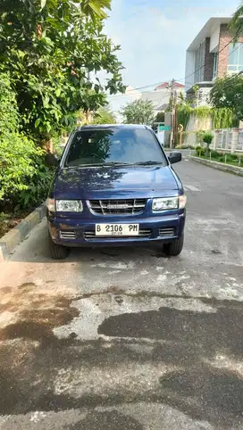 77JT CASH - Isuzu Panther LV 2001