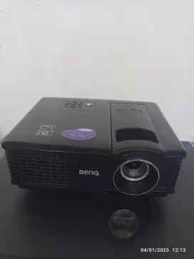 Proyektor benq mp515