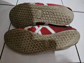 Sepatu onitsuka