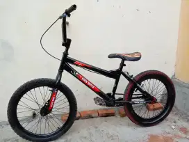 SEPEDA BMX 20. NOKEN MULUS KOKOH SIAP PAKAI, LOKASI KEMILING, NEGO.