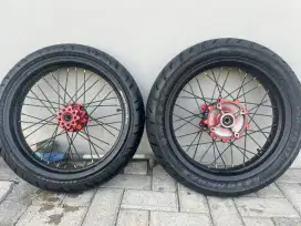 Ban dan velg type maxxis