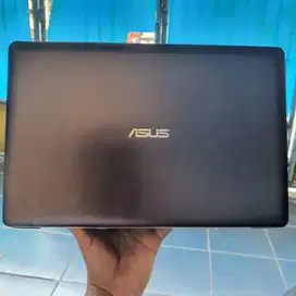 LAPTOP standard ukuran mungil Core i3 - Asus S200E