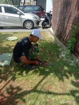 JASA RAWAT TAMAN DAN POTONG RUMPUT