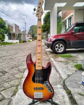 Bass Marcus Miller V7