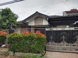 Jual rumah kokoh strategis di Komplek Arcamanik Endah Kota Bandung