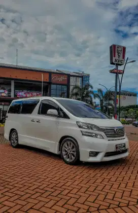 TOYOTA VELLFIRE Z AT 2.4 2011