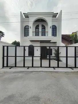 RUMAH DIJUAL JALAN TAJEM SLEMAN JOGJA MEWAH MEDITERANIAN SIAP HUNI