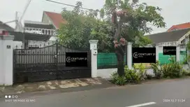 Dijual Rumah Tua Megah, Asri dan Strategis di Jl Damai Kebayoran Lama