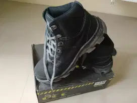 Sepatu Safety Jogger