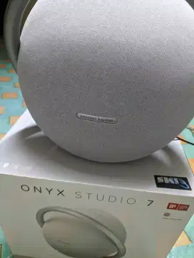 Harman Kardon onyx studio 7 Bluetooth speaker