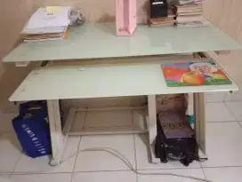 Meja komputer bahan material kaca