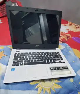 Laptop acer aspire E 14 core i3 ram 6/128 ssd