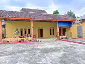 Rumah Penginapan Timur Pasar Kemuning