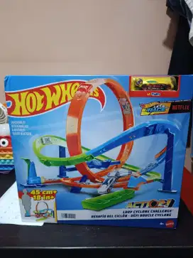 Hot Wheels Track Loop Cyclone Challenge