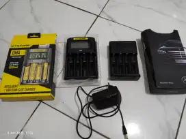 Casan batterai nitecore um4