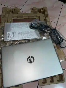 Laptop HP 14 i3 1215
8gb 512gb