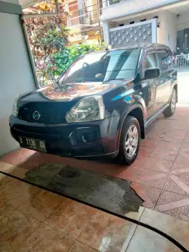 Dijual Nissan XTRAIL T31 2.0 ST MANUAL tahun 2010 Hitam