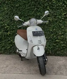 Piaggio Vespa Primavera 150 3vie 2015 warna putih