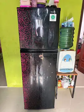 Sharp kulkas 2 pintu