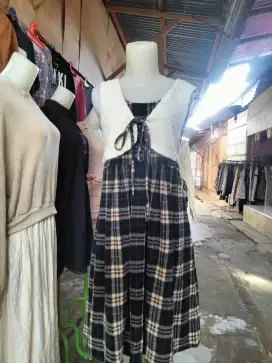 Dress Motif Kotak dengan Aksen Rompi