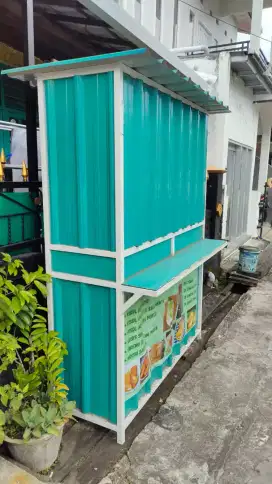 Booth container