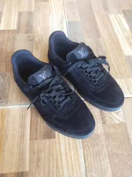 LOUIS VUITTON trainer black Suede original 100%