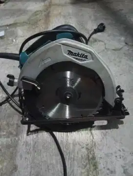 Sirkel Makita kayu M5801