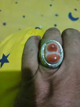 Cincin batu angka 8 tiga dimensi