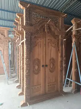 gapura pintu tempel  150x260