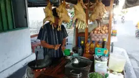 Karyawati Warung Bakmi Jawa