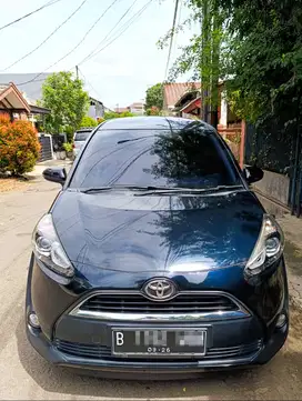 Toyota Sienta 1.5V Bensin-MT 2016 Hitam