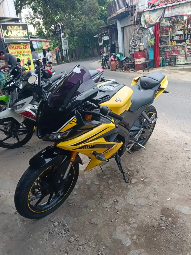 Motor Yamaha R15 V3 2018 Kuning