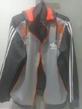 Jual jaket adidas kondisi bekas tp seperti baru tidak permah dipake