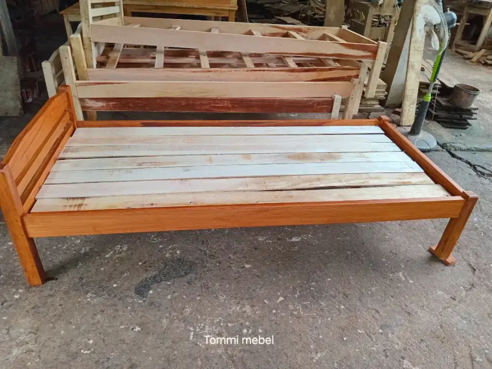 Tempat tidur sederhana 120x200