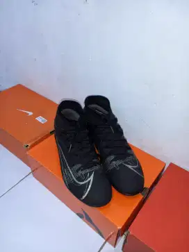 JUAL SEPATU BOLA BEKAS