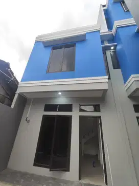 Rumah Baru 2 Lantai Lokasi Strategis Kemayoran