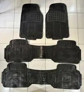 Karpet mobil universal 4 lembar