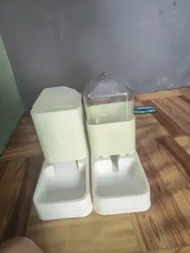 Dispenser makanan dan minuman untuk Kucing/ Anjing