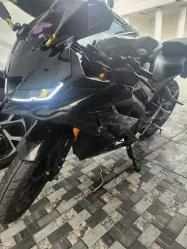 R15 V3 BLACK 16JT AJA