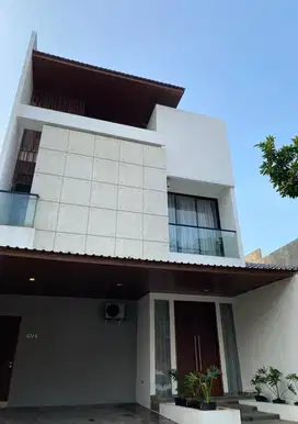 Rumah Modern Mewah 3 Lantai Hadap Selatan di Bukit Serpong Mas