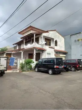 Rumah HOOK BAGUS LT 174m2 dalam komplek jakarta timur