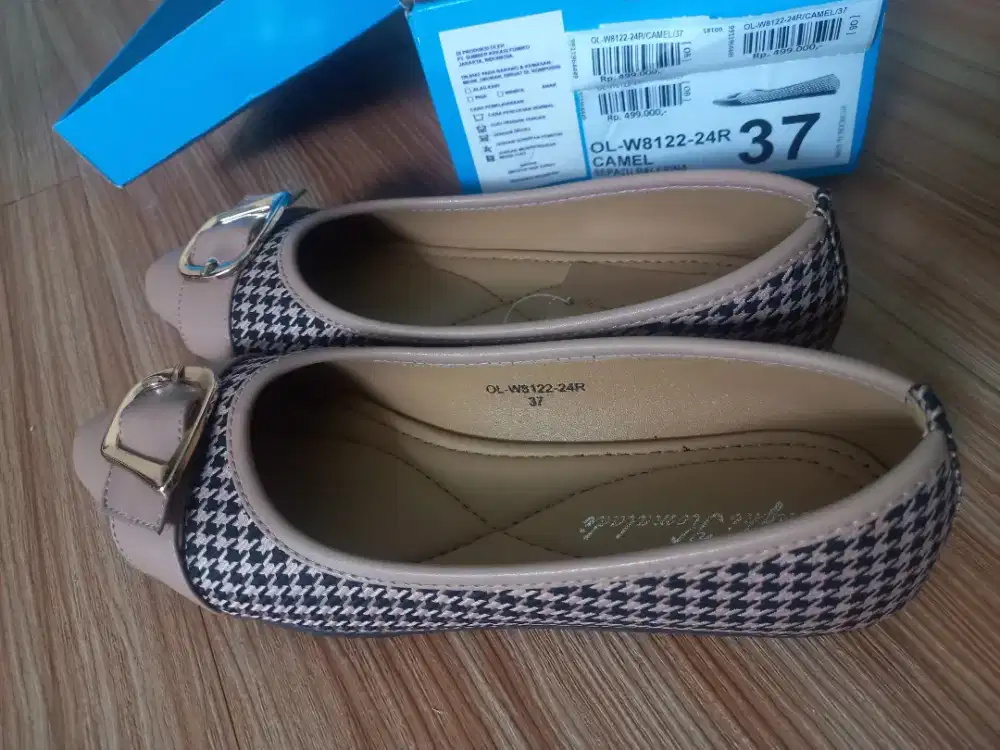 Yongki Komaladi - Sepatu Kerja Wanita